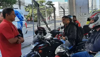 Detran|ES promove ação para sensibilizar motociclistas na Terceira Ponte
